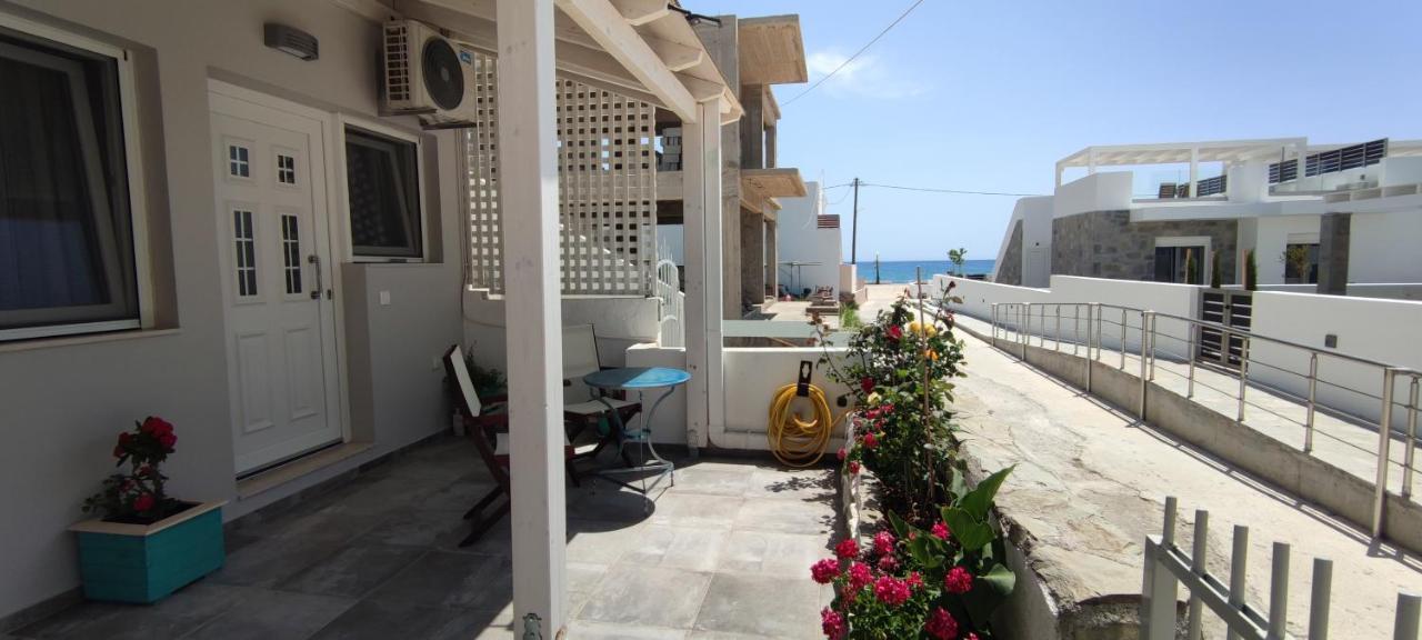 Neva Apartments By The Beach Makrýgialos Exteriör bild